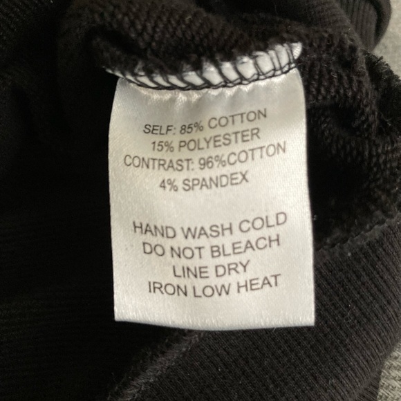 ✨ 5/$15 David Bowie Graphic Pullover - Picture 3 of 4